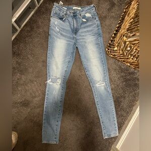 Women's Levi’s Light Blue Distressed Jeans